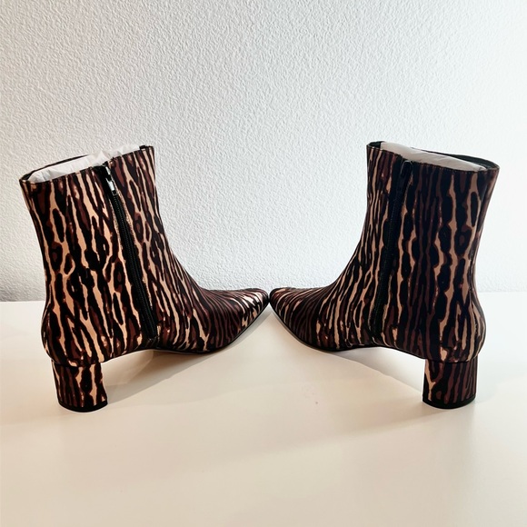 Katy Perry The Wandering Bootie Liger Animal Multi Print Satin Size 11M/41 - Picture 7 of 11